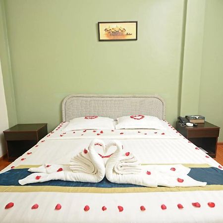 Supreme Hotel Янгон Екстериор снимка