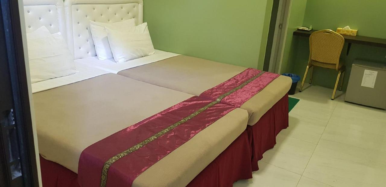 Supreme Hotel Янгон Екстериор снимка